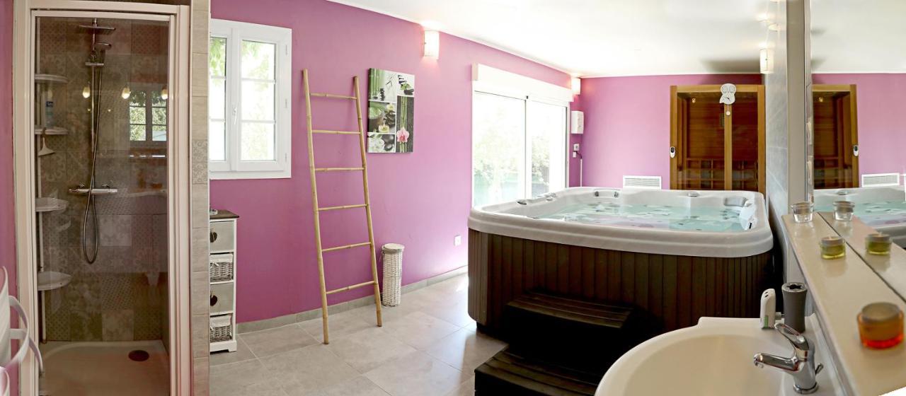Au Coeur Du Bien-Etre, Gite Avec Piscine Chauffee Et Couverte, Spa, Sauna, Massages Монто Экстерьер фото